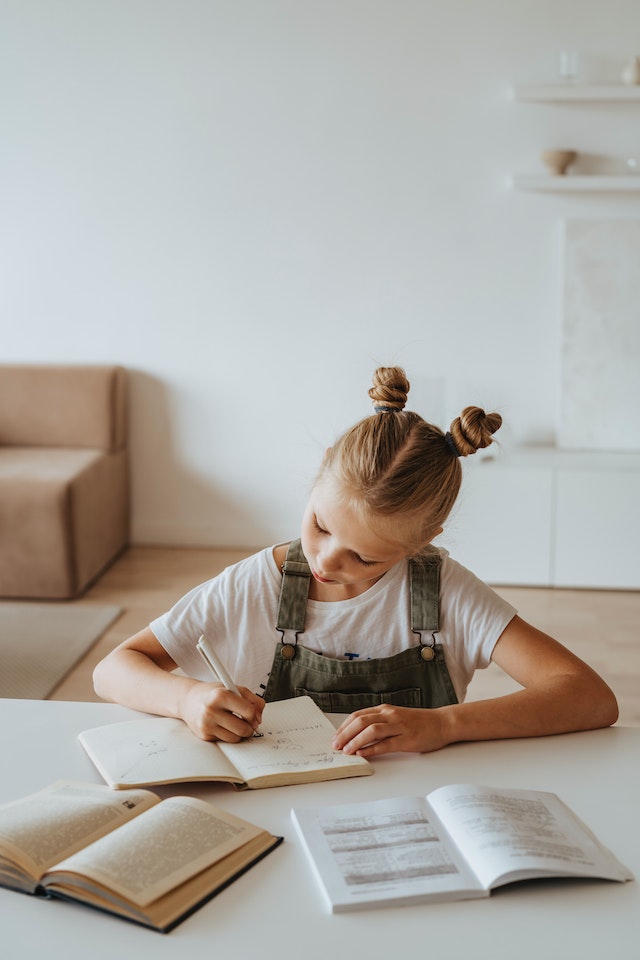 Unlocking Academic Success: Exploring GCSE Online Courses in the UK 3 kids study 8