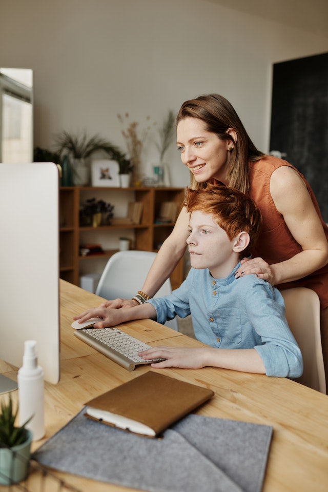 Unlocking Academic Success: Embracing the Benefits of Online Sixth-Form Courses 4 kids study 5