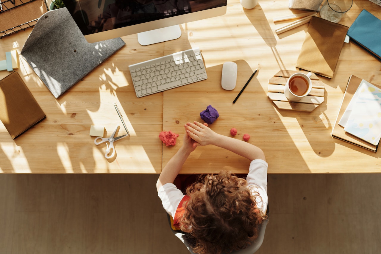Online Learning: UK Primary School Education’s Benefits and Drawbacks