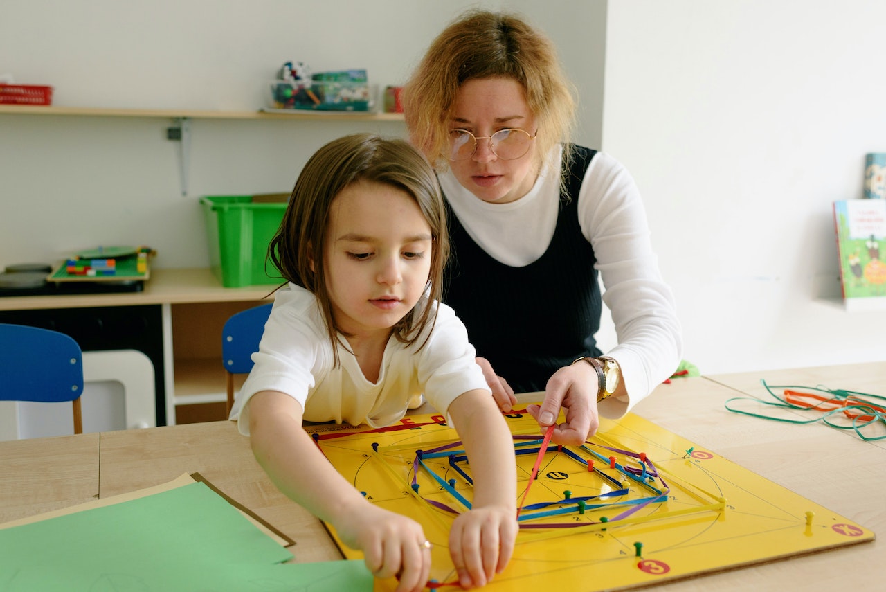 Unlocking Effective Communication: Developing and Assessing Listening Skills in Key Stage 1 Students
